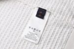 P205 LOUIS VUITTON 26SS华夫格刺绣标识短袖衬衫 正品15100购入开发，40支精疏棉两股棉纱，采用德国进口(SOTO)14针织机，进口刺绣，模版刺绣，面料酵洗，定制1：1皮牌，定制1：1纽扣、定制1：1商标，合身版型 尺码：S M L XL