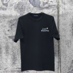 P70 LV* 2026新款 涂鸦印花logo 短袖t恤 宽松版型男女同款 尺码 S M L XL XXL 黑色 白色