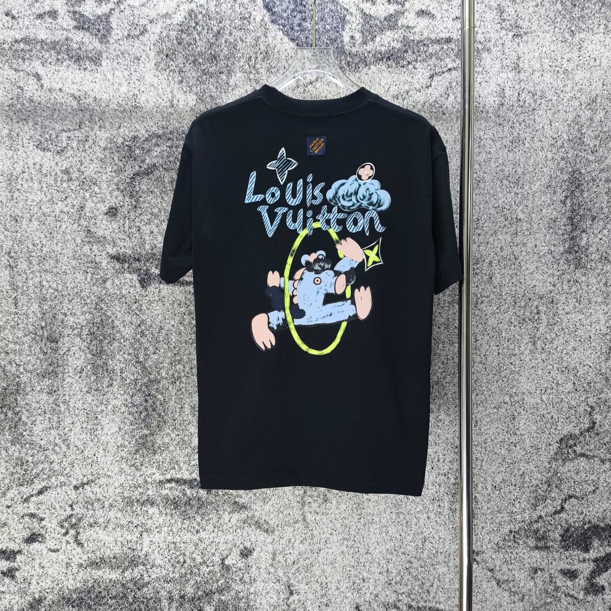 P70 LV* 2026新款 涂鸦印花logo 短袖t恤 宽松版型男女同款 尺码 S M L XL XXL 黑色 白色