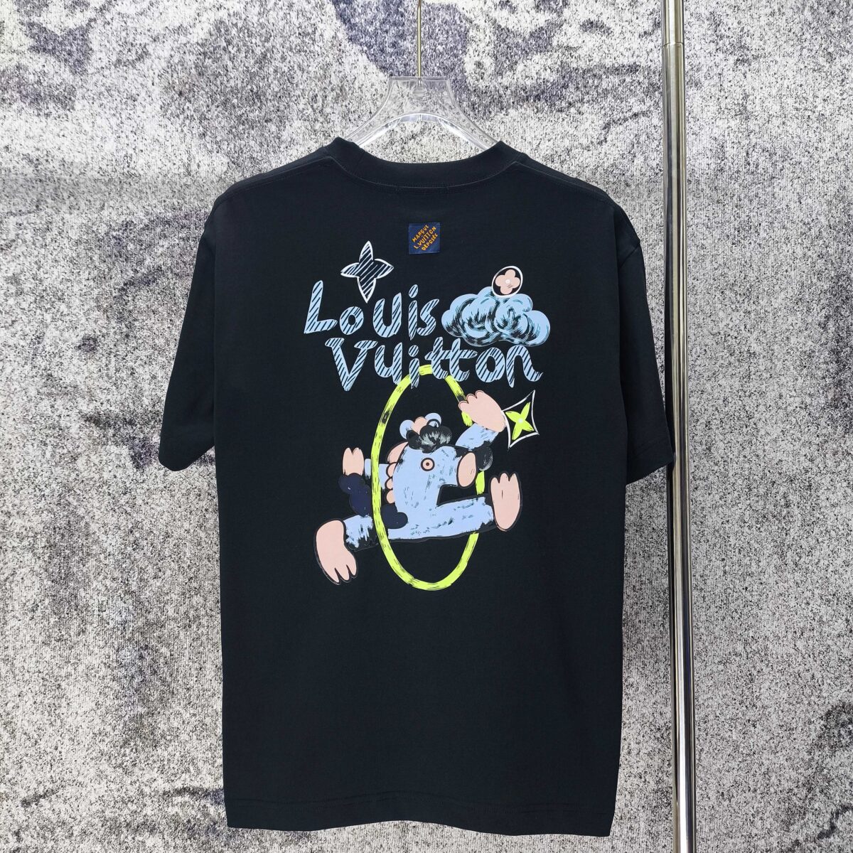 P70 LV* 2026新款 涂鸦印花logo 短袖t恤 宽松版型男女同款 尺码 S M L XL XXL 黑色 白色