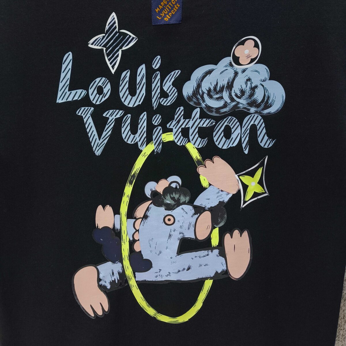 P70 LV* 2026新款 涂鸦印花logo 短袖t恤 宽松版型男女同款 尺码 S M L XL XXL 黑色 白色