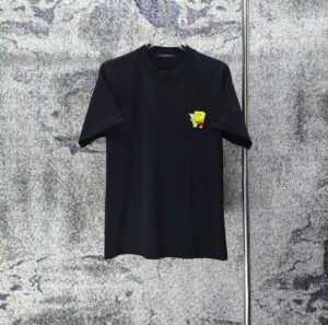 P75 LV* 2026新款 精致绣花小logo 300g短袖t恤 宽松版型男女同款 尺码 S M L XL XXL 黑色 白色 紫色 湖水绿