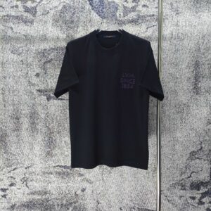 P75 LV* 2026新款 精致绣花小logo 300g短袖t恤 宽松版型男女同款 尺码 S M L XL XXL 黑色 白色 紫色 湖水绿