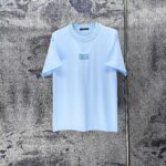 P75 LV* 2026新款 精致绣花小logo 300g短袖t恤 宽松版型男女同款 尺码 S M L XL XXL 黑色 白色 浅蓝