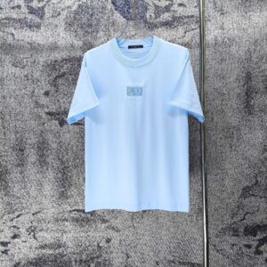 P75 LV* 2026新款 精致绣花小logo 300g短袖t恤 宽松版型男女同款 尺码 S M L XL XXL 黑色 白色 浅蓝