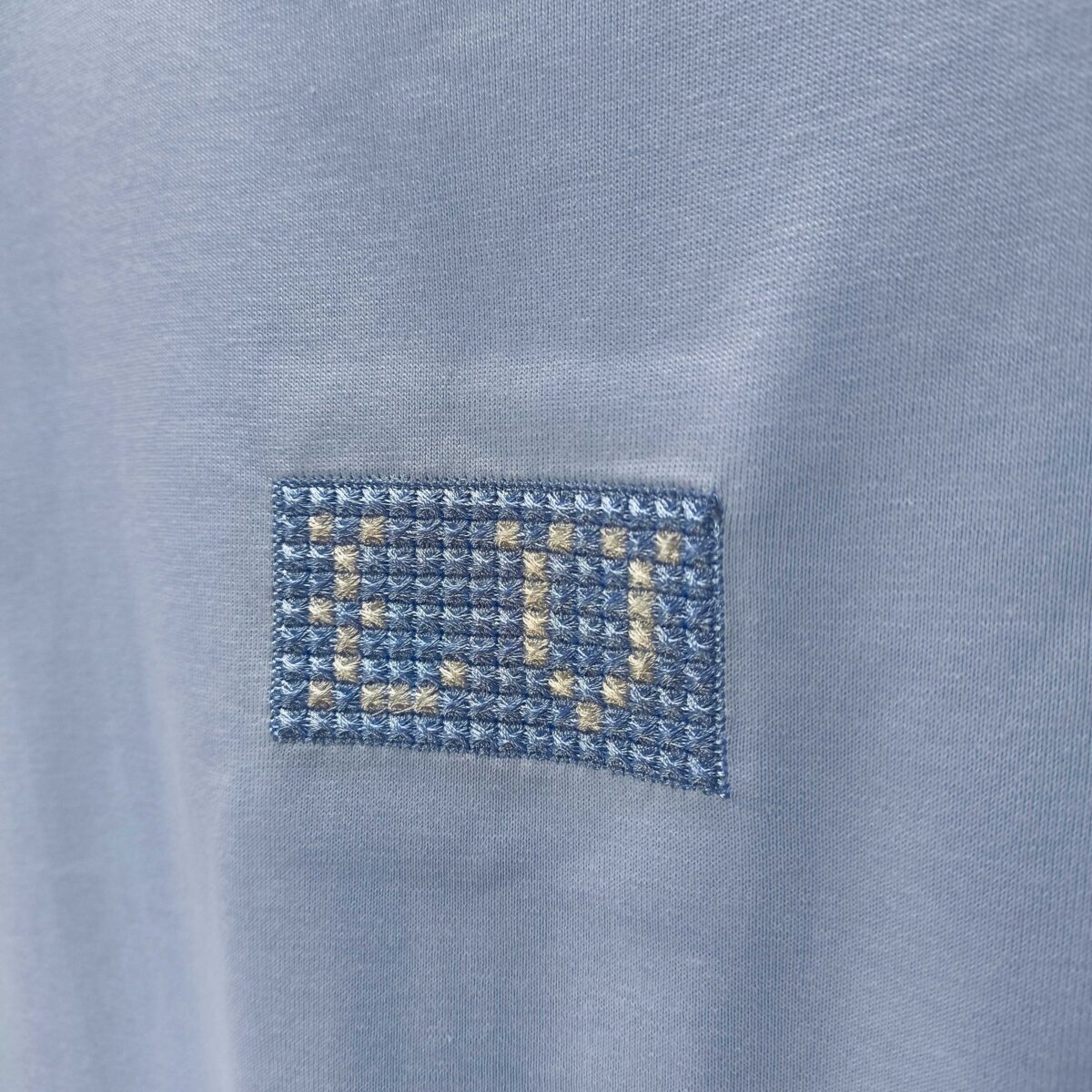 P75 LV* 2026新款 精致绣花小logo 300g短袖t恤 宽松版型男女同款 尺码 S M L XL XXL 黑色 白色 浅蓝