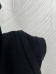 P155 路易威登LOUIS VUITTON棋盘格彩色刺绣短袖T恤 圆领螺纹领口，久洗不易松垮，胸前大块棋盘格图案，彩色多元素刺绣工艺，针脚密实饱满，色彩鲜亮有层次感，立体感很强。袖口、下摆做工规整，包边细致，整体宽松落肩版型，休闲潮酷，后背简约净版，简约大气。 尺码:S M L XL