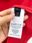 P85 LV 新款短袖T桖衫 三标齐全 原版面料 原版订制辅料 官方同款 采用32S 260克紧密面料，定制 同缸染面料 手感非常舒服爽滑 版型挺阔有型 一线品牌代工厂出品 衣领罗纹采用进口纱线织造 久穿不变形 春夏最新款式 时尚又个性 超级百搭好看的一款 男女都非常合适 人手必备款 尺码：S-XXL