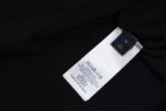 P65 【顶级版本.官网品质】 LOUIS VUITTON*路易威登 LV 2024ss春夏新款1854系列走秀短袖T恤 采用原板独家定制260克32支双莎纯棉面料 质感非常柔软舒服 100%区别市场的顶级面料(不缩水 不变形 不起球) 搭配320克1x1螺纹(面料螺纹同缸定染无色差 不易变形) 原版1:1版型 原版1:1定制辅料 领标 洗水唛 吊牌 包装(细节完美) 款号：9930# 颜色：白色 黑色 尺码：XS S M L