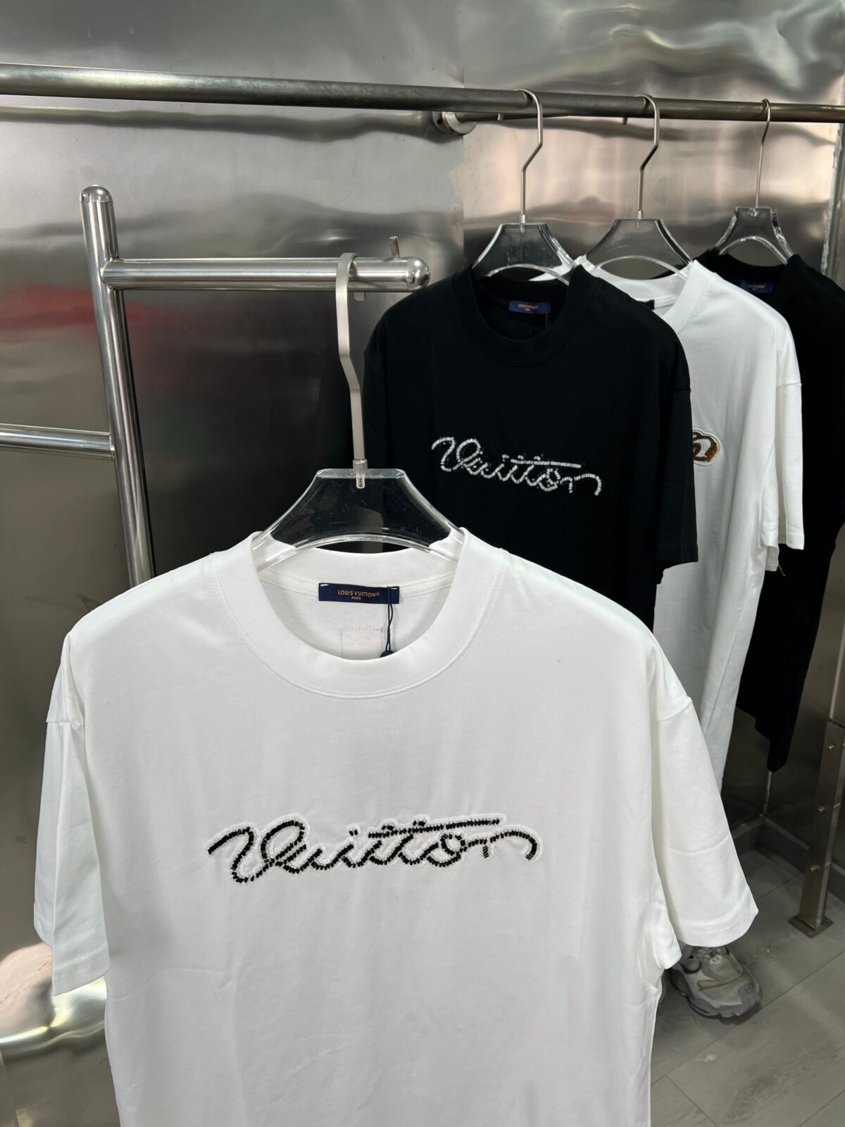 P65 LV SS26 早春男士新款短袖 珠管绣花圆领上衣 尺码S M L XL
