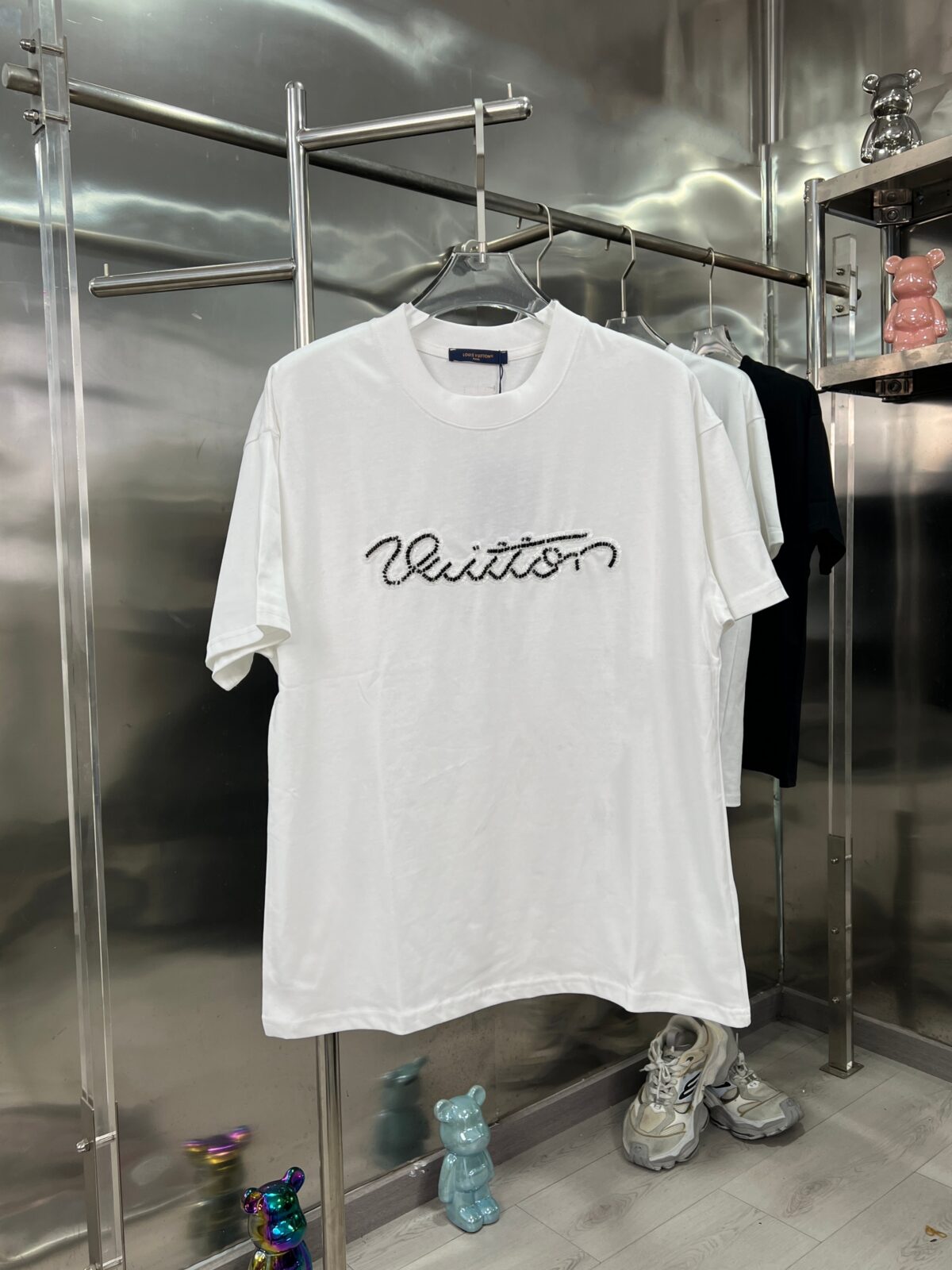 P65 LV SS26 早春男士新款短袖 珠管绣花圆领上衣 尺码S M L XL