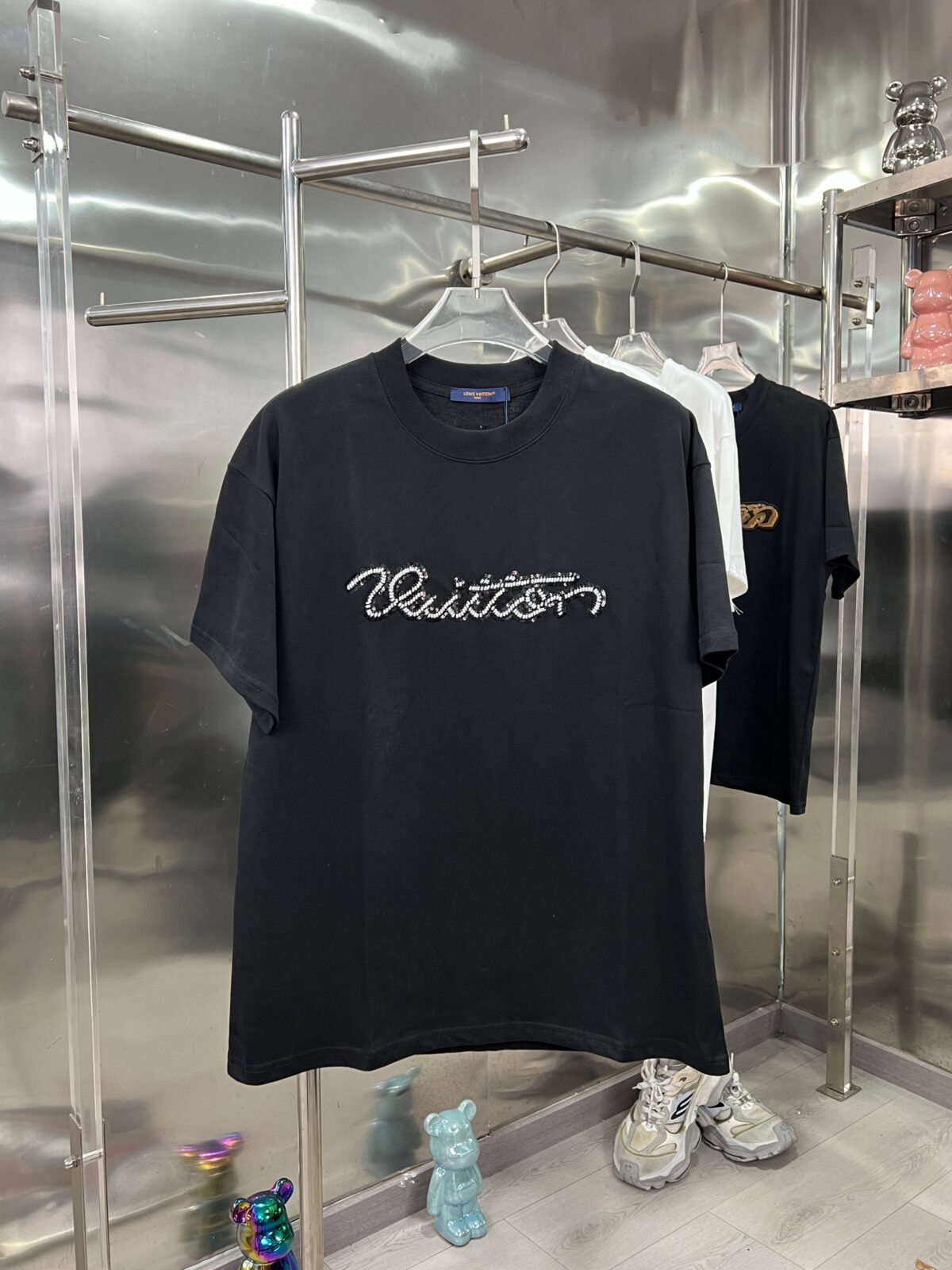 P65 LV SS26 早春男士新款短袖 珠管绣花圆领上衣 尺码S M L XL