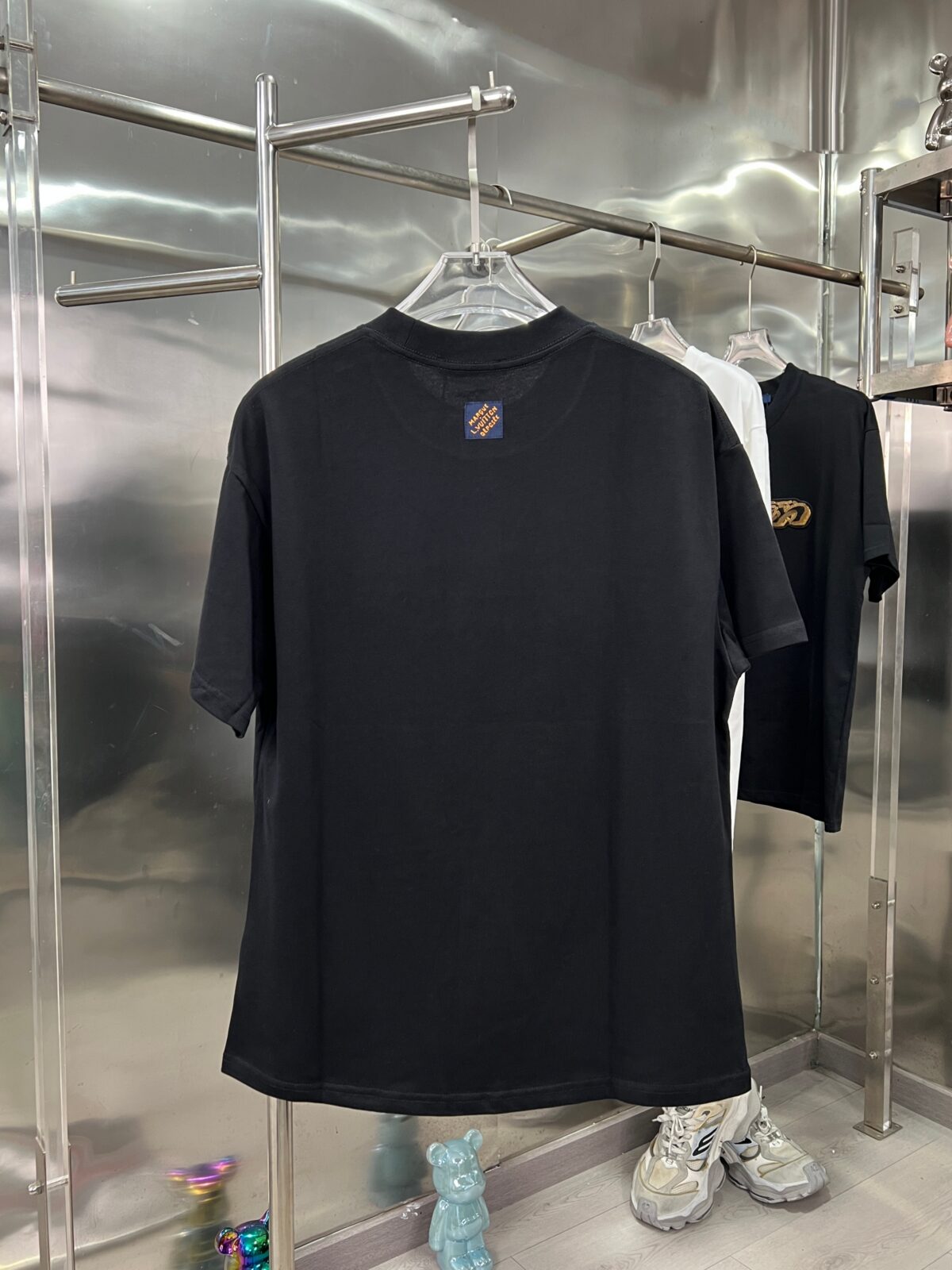 P65 LV SS26 早春男士新款短袖 珠管绣花圆领上衣 尺码S M L XL