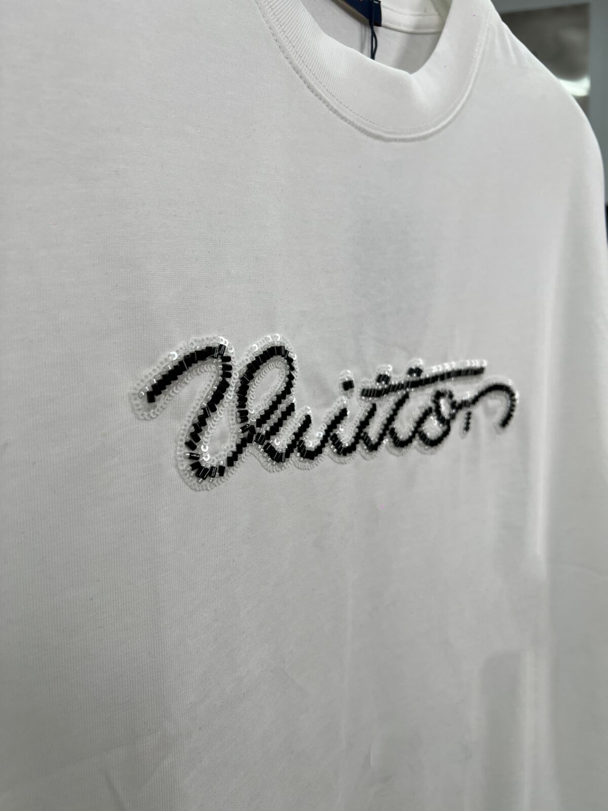 P65 LV SS26 早春男士新款短袖 珠管绣花圆领上衣 尺码S M L XL