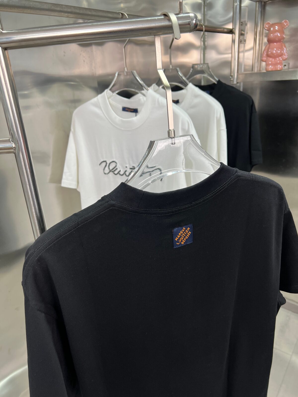P65 LV SS26 早春男士新款短袖 珠管绣花圆领上衣 尺码S M L XL