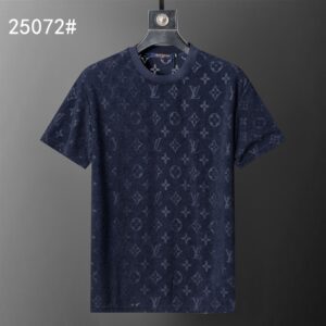 P65 路易威登2026年春夏新款男装圆领短袖T恤，毛巾提花面料 款式时尚又 帅气，面料舒适，做工严谨 ，走线工整。上身效果好·码数 M-3XL 宝蓝色