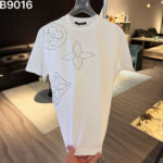 P85 高品质 LV 26ss新款刺绣工艺logo字母短袖 重工艺 面料- 采用270克双股精梳棉面料.索罗纳螺纹订织订染国标一级面料 辅料：官网原版三标logo 尺码： S - XXL 颜色：白色 黑色