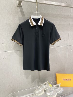 P85 LV*修身版型M-XXXL 2026春夏最新领口字母提花polo短袖，高端品质专柜原单翻领援助，顶级制作绣花工艺进口面料，专柜款独特设计，采用进口高端订制进口丝线手感一流！官网在售！码数：M-XXXL