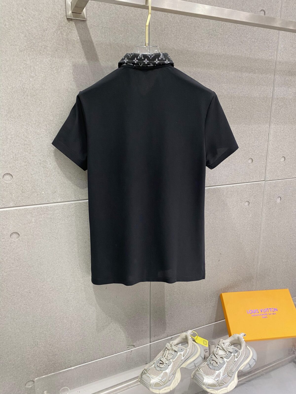 P85 LV*修身版型M-XXXL 2026春夏最新领口提花polo短袖，高端品质专柜原单翻领援助，顶级制作烫钻工艺进口面料，专柜款独特设计，采用进口高端订制进口丝线手感一流！官网在售！码数：M-XXXL