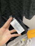 P85 LV 修身版型M-XXXL 顶级黑白纯色立体暗纹提花polo翻领短袖，潮流简约款细致工艺专柜面料，经典元素融合打造，经典短袖3标齐全，潮男时尚，无论是上身舒适度还是都是无可比拟的存在，可以说是夏日必备