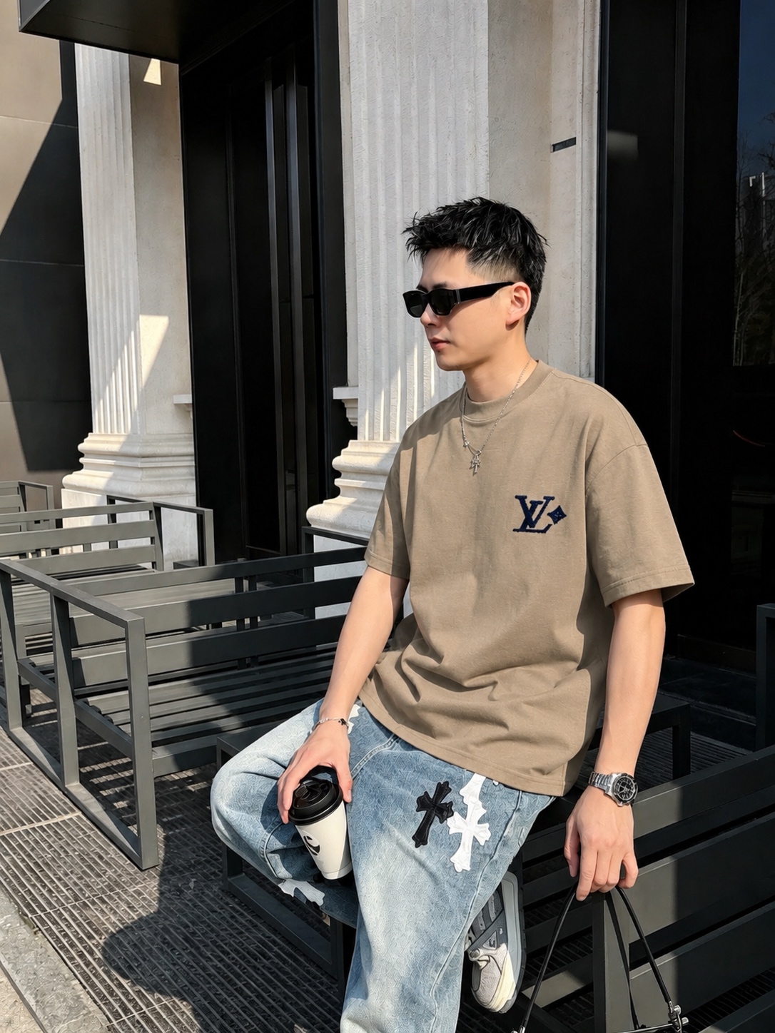 P85 1V～路易 厚板立体毛巾滴胶字母 《区别通货面料》双纱纯棉，紧密纱线短袖tee 上身十分舒适，男女同款，落肩宽松版型 颜色: 黑色 白色 咖啡色 尺码：S（90-130斤） M（125-150斤） L（135-165斤） XL（160-190斤） XXL（185-220斤）