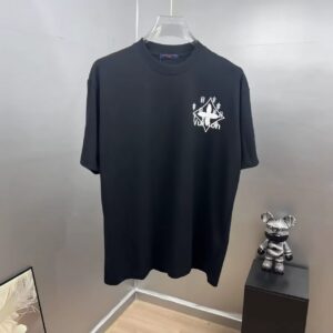 P85 1v～ 路易厚板滴胶 《区别通货面料》双纱纯棉，紧密纱线，短袖tee 上身十分舒适，男女同款半袖，落肩宽松版型 颜色: 黑色 白色 咖啡色 尺码：S（90-130斤） M（125-150斤） L（135-165斤） XL（160-190斤） XXL（185-220斤）