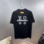 P85 1v～ Lv路易前后厚板滴胶 《区别通货面料》7a抗菌短袖tee 上身十分舒适，男女同款半袖，落肩宽松版型 颜色: 黑色 白色 咖啡色 尺码：S（90-130斤） M（125-150斤） L（135-165斤） XL（160-190斤） XXL（185-220斤）