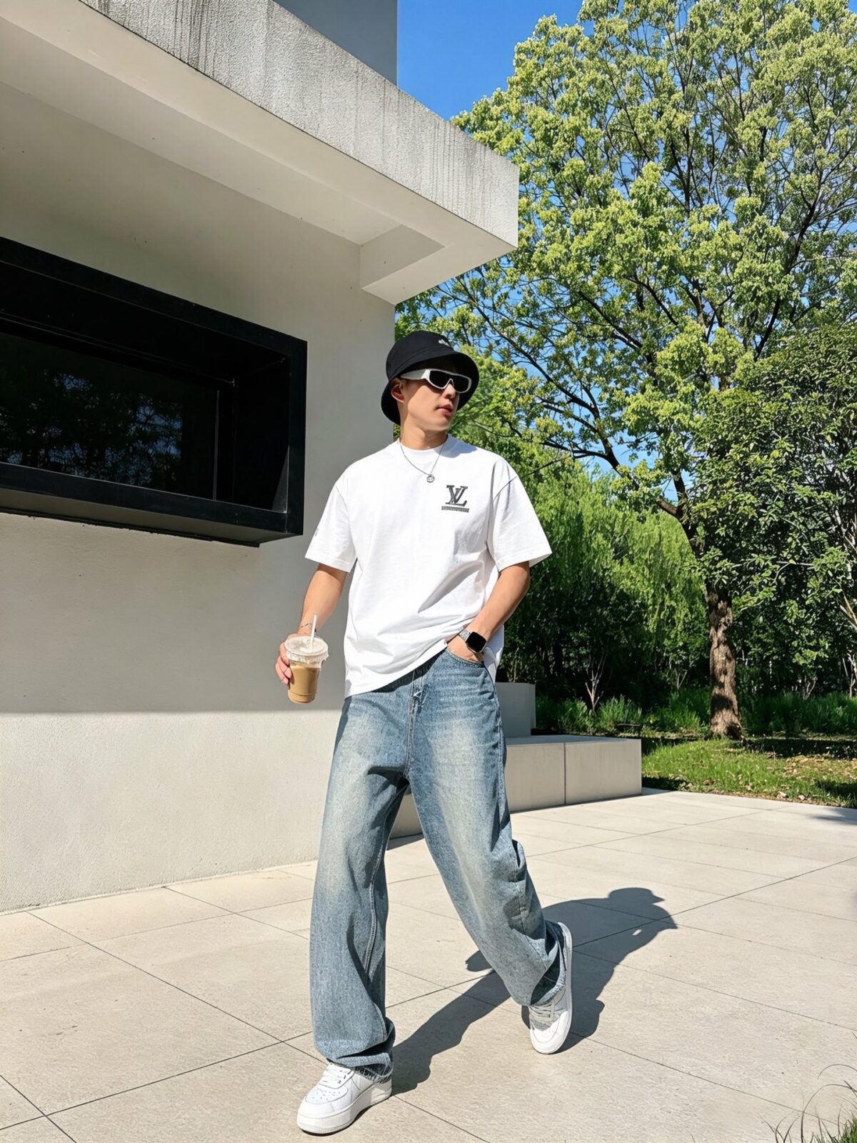 weigou_174912_7_d669993e4a P85 1v~ Lv路易前后厚板滴胶 《区别通货面料》7a抗菌短袖tee 上身十分舒适,男女同款半袖,落肩宽松版型 颜色: 黑色 白色 咖啡色 尺码:S(90-130斤) M(125-150斤) L(135-165斤) XL(160-190斤) XXL(185-220斤)
