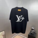 weigou_174968_4_716a592a72 P85 1V~路易 厚板立体滴胶字母 《区别通货面料》双纱纯棉,紧密纱线短袖tee 上身十分舒适,男女同款,落肩宽松版型 颜色: 黑色 白色 咖啡色 尺码:S(90-130斤) M(125-150斤) L(135-165斤) XL(160-190斤) XXL(185-220斤)