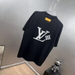weigou_174968_5_82ea7d3a71 P85 1V~路易 厚板立体滴胶字母 《区别通货面料》双纱纯棉,紧密纱线短袖tee 上身十分舒适,男女同款,落肩宽松版型 颜色: 黑色 白色 咖啡色 尺码:S(90-130斤) M(125-150斤) L(135-165斤) XL(160-190斤) XXL(185-220斤)