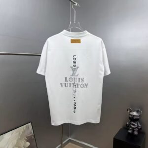 P85 1V～路易 厚板镀银立体滴胶 《区别通货面料》双纱纯棉，紧密纱线短袖tee 上身十分舒适，男女同款，落肩宽松版型 颜色: 黑色 白色 咖啡色 尺码：S（90-130斤） M（125-150斤） L（135-165斤） XL（160-190斤） XXL（185-220斤）