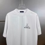 P85 1V～路易 厚板镀银立体滴胶 《区别通货面料》双纱纯棉，紧密纱线短袖tee 上身十分舒适，男女同款，落肩宽松版型 颜色: 黑色 白色 咖啡色 尺码：S（90-130斤） M（125-150斤） L（135-165斤） XL（160-190斤） XXL（185-220斤）