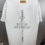 P85 1V～路易 厚板镀银立体滴胶 《区别通货面料》双纱纯棉，紧密纱线短袖tee 上身十分舒适，男女同款，落肩宽松版型 颜色: 黑色 白色 咖啡色 尺码：S（90-130斤） M（125-150斤） L（135-165斤） XL（160-190斤） XXL（185-220斤）
