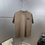 weigou_175057_1_0961663c99 P85 1v~ 路易厚板滴胶 《区别通货面料》双纱纯棉,紧密纱线,短袖tee 上身十分舒适,男女同款半袖,落肩宽松版型 颜色: 黑色 白色 咖啡色 尺码:S(90-130斤) M(125-150斤) L(135-165斤) XL(160-190斤) XXL(185-220斤)