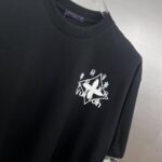 P85 1v～ 路易厚板滴胶 《区别通货面料》双纱纯棉，紧密纱线，短袖tee 上身十分舒适，男女同款半袖，落肩宽松版型 颜色: 黑色 白色 咖啡色 尺码：S（90-130斤） M（125-150斤） L（135-165斤） XL（160-190斤） XXL（185-220斤）