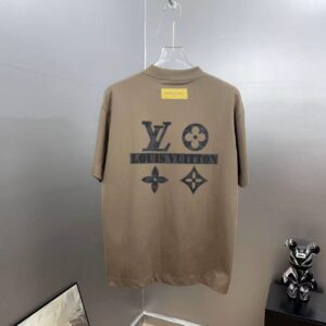 P85 1v～ Lv路易前后厚板滴胶 《区别通货面料》7a抗菌短袖tee 上身十分舒适，男女同款半袖，落肩宽松版型 颜色: 黑色 白色 咖啡色 尺码：S（90-130斤） M（125-150斤） L（135-165斤） XL（160-190斤） XXL（185-220斤）