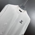 P85 1v～ Lv路易前后厚板滴胶 《区别通货面料》7a抗菌短袖tee 上身十分舒适，男女同款半袖，落肩宽松版型 颜色: 黑色 白色 咖啡色 尺码：S（90-130斤） M（125-150斤） L（135-165斤） XL（160-190斤） XXL（185-220斤）