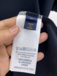 weigou_175139_5_0260e91111 P85 LV 新款短袖T桖衫 三标齐全 原版面料 原版订制辅料 官方同款 采用32S 260克紧密面料,定制 同缸染面料 手感非常舒服爽滑 版型挺阔有型 一线品牌代工厂出品 衣领罗纹采用进口纱线织造 久穿不变形 春夏最新款式 时尚又个性 超级百搭好看的一款 男女都非常合适 人手必备款 尺码:S-XXL