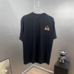 weigou_175529_1_4d9bb6edb0 P85 1V~路易 厚板立体滴胶字母 《区别通货面料》双纱纯棉,紧密纱线短袖tee 上身十分舒适,男女同款,落肩宽松版型 颜色: 黑色 白色 咖啡色 尺码:S(90-130斤) M(125-150斤) L(135-165斤) XL(160-190斤) XXL(185-220斤)