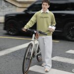 P125 《𝙉𝙚𝙬⚜️LV-路易》 2026*秋冬新款长袖卫衣 460克重磅新疆棉长袖卫衣贴皮印花，徽章，男女同款 尺码：S M L XL 颜色：杏色 黑色 浅咖色 白色 卡其色 立即抢购👉