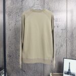P125 《𝙉𝙚𝙬⚜️LV-路易》 2026*秋冬新款长袖卫衣 460克重磅新疆棉长袖卫衣贴皮印花，徽章，男女同款 尺码：S M L XL 颜色：杏色 黑色 浅咖色 白色 卡其色 立即抢购👉