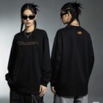 P110 《𝙉𝙚𝙬⚜️LV-路易》 2026*秋冬新款长袖T恤男女同款 350克纯棉，皮革印花、皮章，男女同款 尺码：S M L XL XXL 颜色：白色 杏色 灰色 啡色 黑色 立即抢购👉