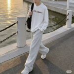 P110 《𝙉𝙚𝙬⚜️LV-路易》 2026*秋冬新款长袖T恤男女同款 350克纯棉，皮革印花、皮章，男女同款 尺码：S M L XL XXL 颜色：白色 杏色 灰色 啡色 黑色 立即抢购👉