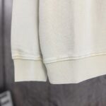 P125 《𝙉𝙚𝙬⚜️LV-路易》 2026*秋冬新款长袖卫衣男女同款 全棉360克做旧炒雪花、发泡印花，贴布绣章 尺码：S M L XL XXL 颜色 粉色 杏色 天蓝色 黑色 立即抢购👉