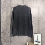 P125 《𝙉𝙚𝙬⚜️LV-路易》 2026*秋冬新款长袖卫衣男女同款 全棉360克做旧炒雪花、发泡印花，贴布绣章 尺码：S M L XL XXL 颜色 粉色 杏色 天蓝色 黑色 立即抢购👉
