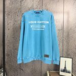 P125 《𝙉𝙚𝙬⚜️LV-路易》 2026*秋冬新款长袖卫衣男女同款 全棉360克做旧炒雪花、发泡印花，贴布绣章 尺码：S M L XL XXL 颜色 粉色 杏色 天蓝色 黑色 立即抢购👉