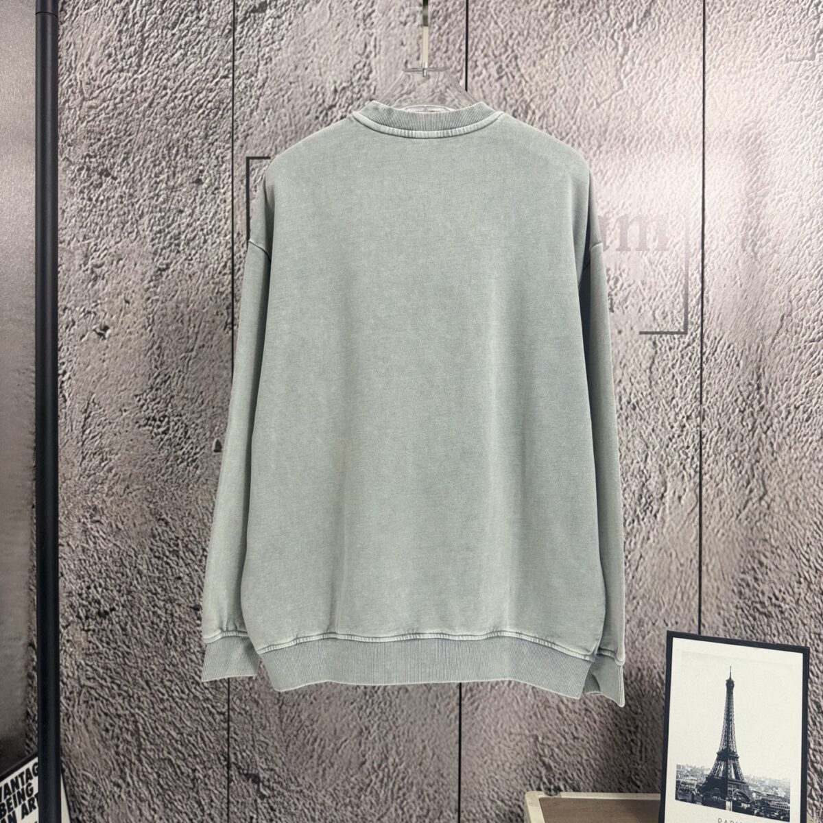 P125 《𝙉𝙚𝙬⚜️LV-路易》 2026*秋冬新款长袖卫衣男女同款 全棉360克做旧炒雪花、厚板发泡亮片印花 尺码：S M L XL XXL 颜色 粉色 浅灰色 天蓝色 黑色 立即抢购👉