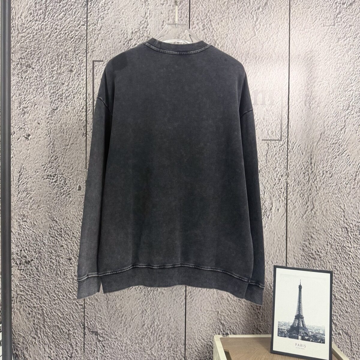 P125 《𝙉𝙚𝙬⚜️LV-路易》 2026*秋冬新款长袖卫衣男女同款 全棉360克做旧炒雪花、厚板发泡亮片印花 尺码：S M L XL XXL 颜色 粉色 浅灰色 天蓝色 黑色 立即抢购👉