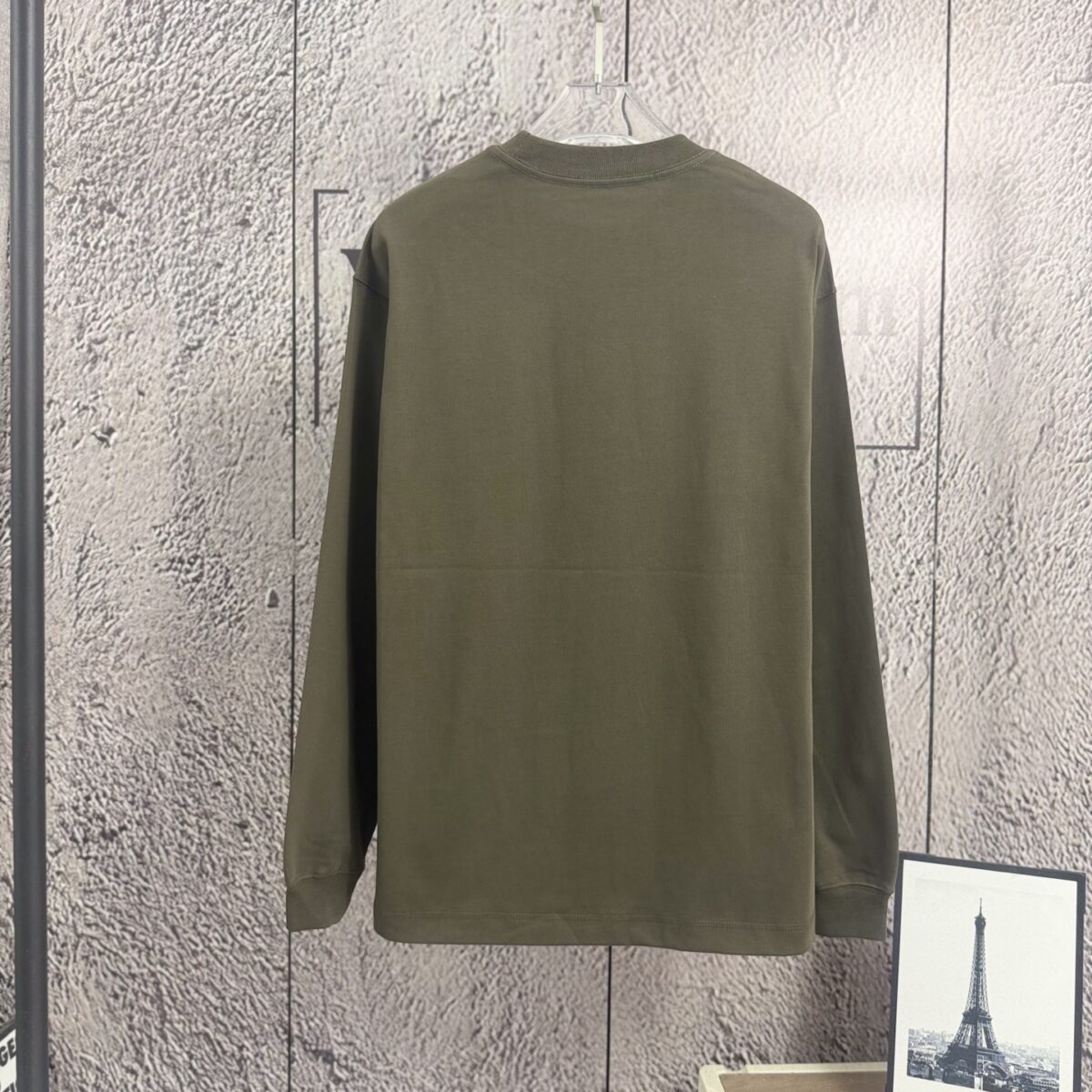 P105 《𝙉𝙚𝙬⚜️LV-路易》 2026*秋冬新款长袖T恤男女同款 350克纯棉，厚板亮片钉珠印花，男女同款 尺码：S M L XL XXL 颜色：白色 杏色 灰色 啡色