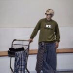 P105 《𝙉𝙚𝙬⚜️LV-路易》 2026*秋冬新款长袖T恤男女同款 350克纯棉，厚板亮片钉珠印花，男女同款 尺码：S M L XL XXL 颜色：白色 杏色 灰色 啡色